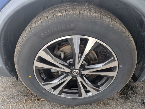 Used 2019 Nissan Rogue SV w/ Premium Package image 10