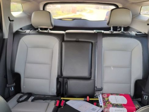 Used 2022 GMC Terrain SLT FWD image 24