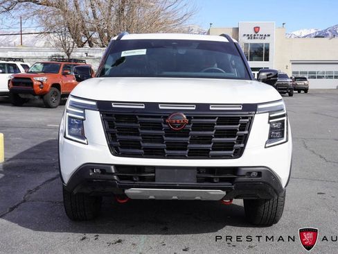 Used 2025 Nissan Armada PRO-4X w/ Pro-4X Premium Package image 3