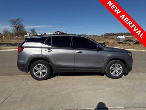 Used 2018 GMC Terrain SLE image 3