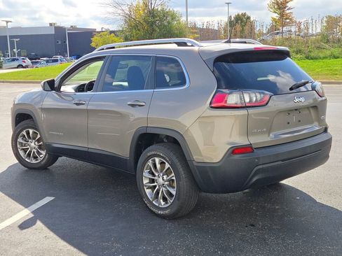 Used 2019 Jeep Cherokee Latitude Plus w/ Comfort/Convenience Group image 12