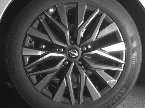 Used 2025 Nissan Altima 2.5 SV FWD image 12