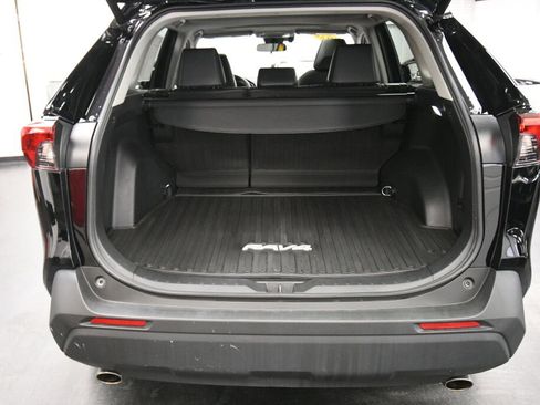 Used 2022 Toyota RAV4 XLE Premium image 23