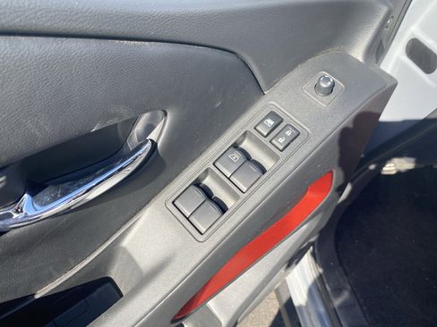 Used 2025 Nissan Frontier PRO-4X w/ Pro Convenience Package image 8