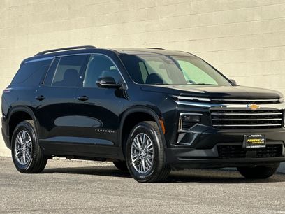 Used 2024 Chevrolet Traverse LT