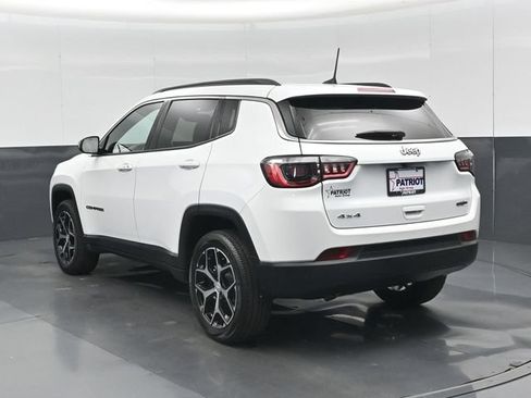 Used 2024 Jeep Compass Latitude w/ Altitude Special Edition AWD/4WD image 7