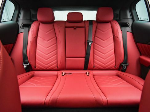 New 2025 Maserati Grecale Trofeo image 17