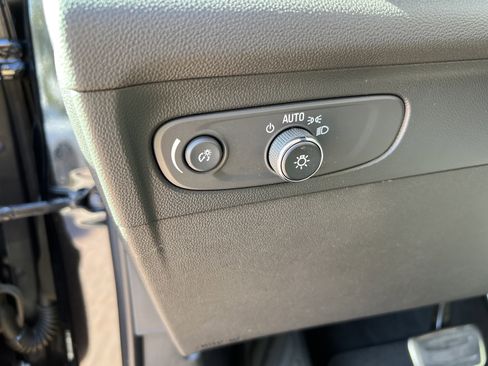 Used 2022 Buick Envision Preferred image 35