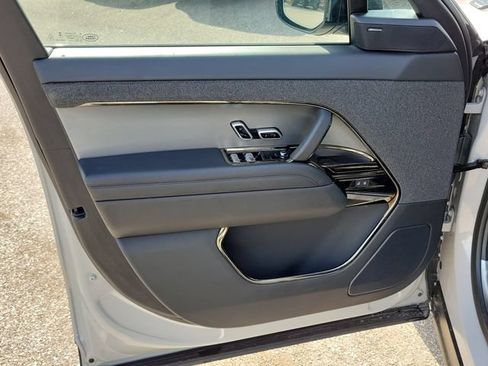 Used 2025 Land Rover Range Rover Sport SE AWD/4WD image 18