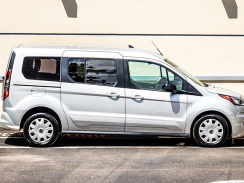 Used 2021 Ford Transit Connect XLT FWD image 9