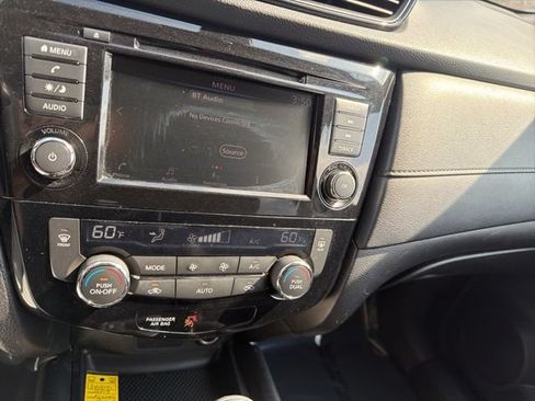 Used 2019 Nissan Rogue SV AWD/4WD image 16