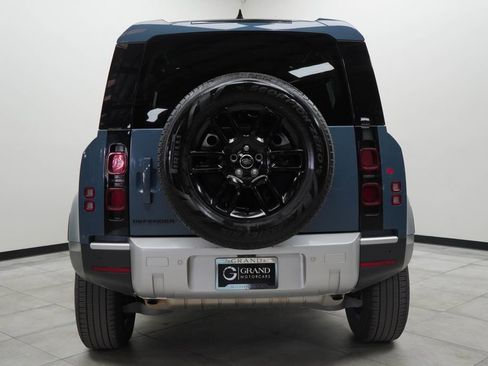 Used 2025 Land Rover Defender 110 S image 9