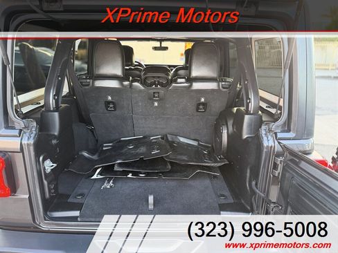 Used 2018 Jeep Wrangler Unlimited Sahara AWD/4WD image 12
