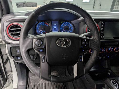 Used 2022 Toyota Tacoma TRD Off-Road image 39