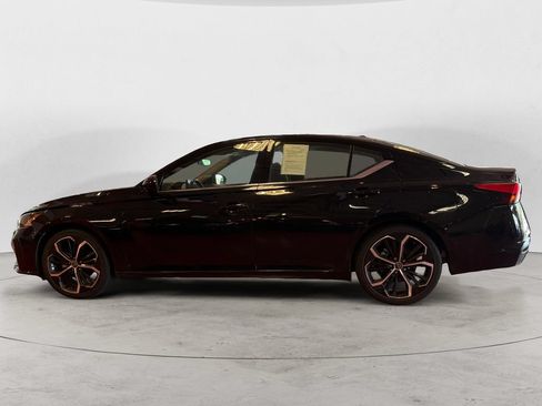 Used 2024 Nissan Altima 2.5 SR w/ SR Premium Package FWD image 6