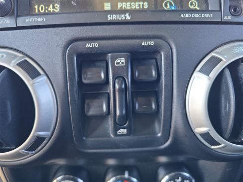 Used 2014 Jeep Wrangler Unlimited Rubicon w/ Connectivity Group image 16