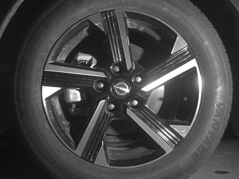 Used 2025 Nissan Sentra SV FWD image 12