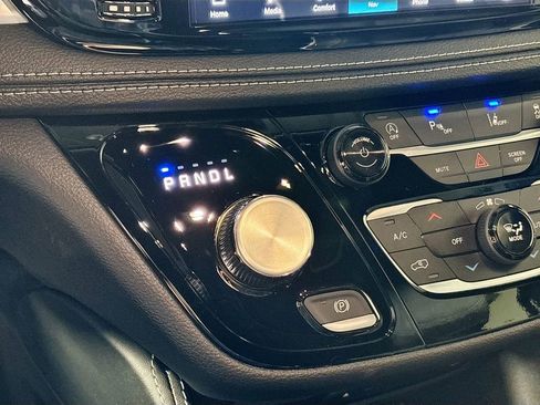 New 2026 Chrysler Pacifica Limited w/ Uconnect Theater Family Group image 18