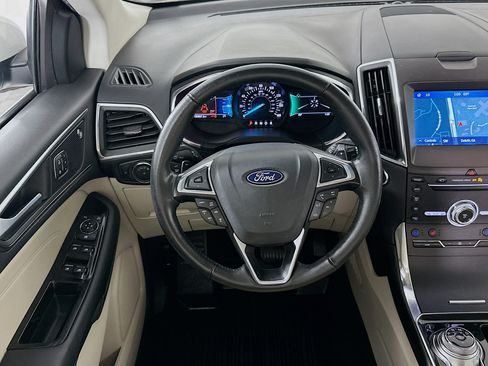 Used 2019 Ford Edge Titanium w/ Equipment Group 301A AWD/4WD image 18