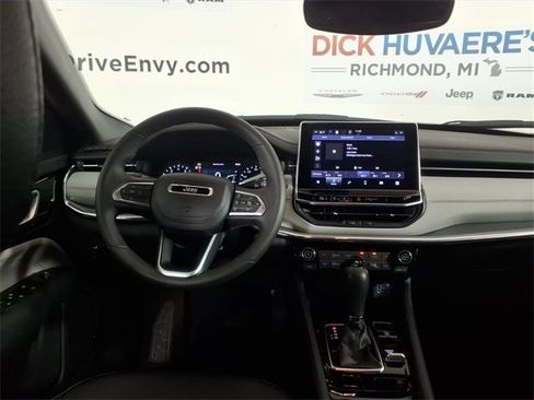 Used 2024 Jeep Compass Limited image 19