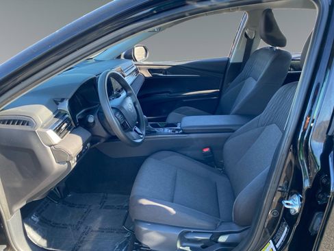 Used 2025 Toyota Camry LE image 9