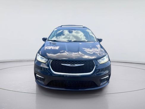 Used 2022 Chrysler Pacifica Touring-L FWD image 6