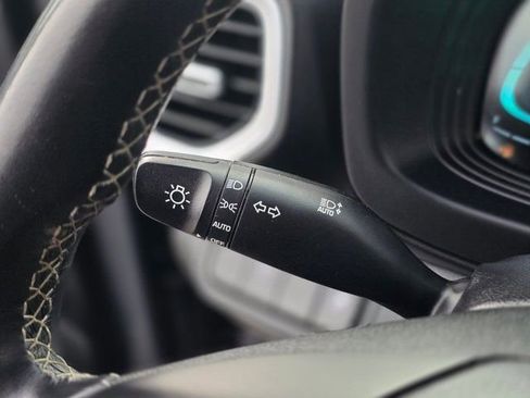 Used 2024 Hyundai Venue Limited image 33