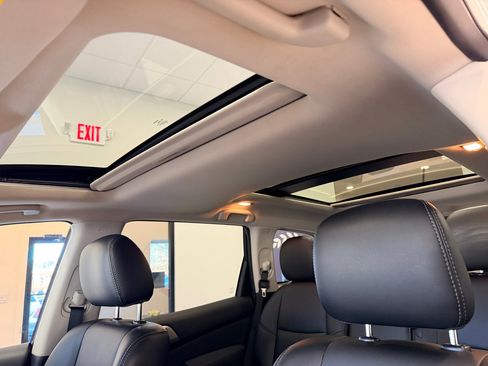 Used 2015 Nissan Pathfinder SL w/ SL Premium Package image 18