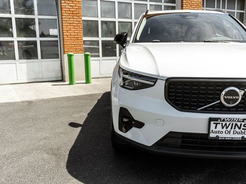 Used 2025 Volvo XC40 B5 Plus AWD/4WD image 33