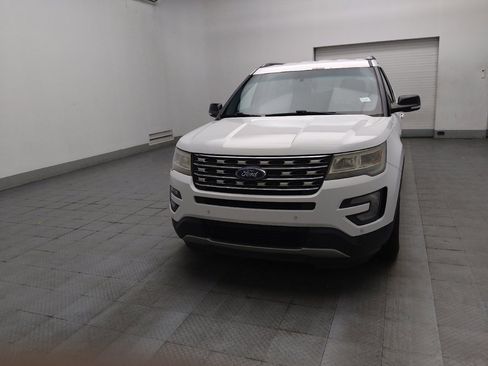 Used 2017 Ford Explorer XLT w/ Equipment Group 202A FWD image 15