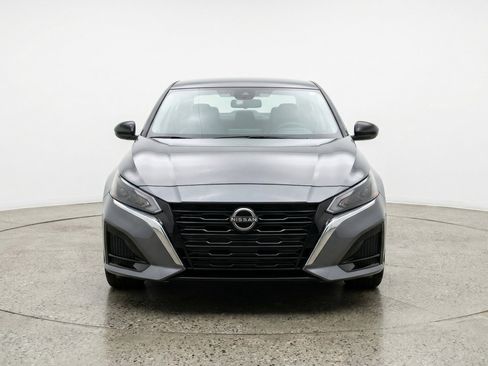 Used 2025 Nissan Altima 2.5 SV image 2