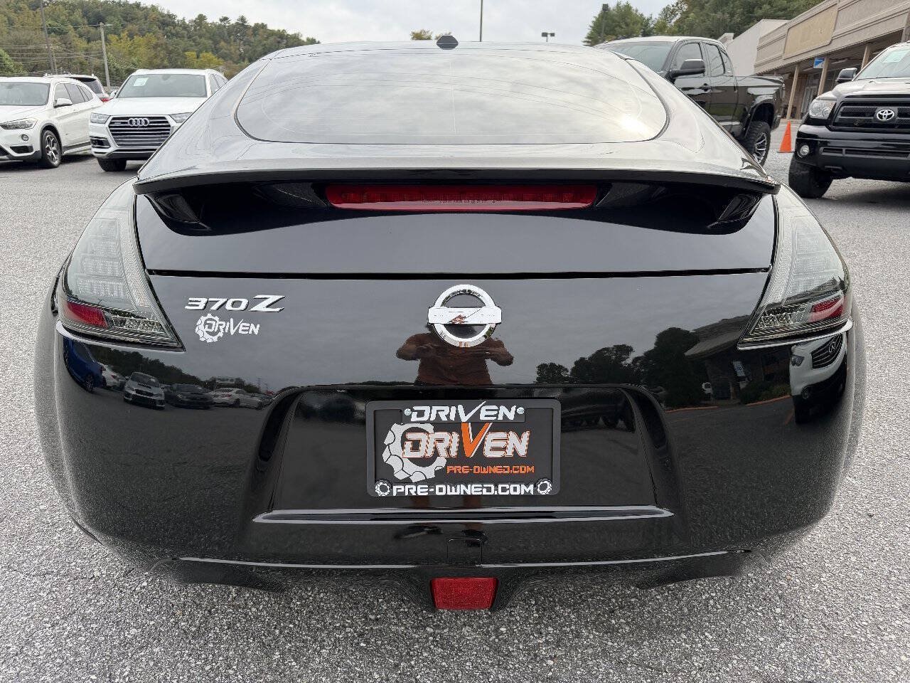 Used 2014 Nissan 370Z Touring w/ Sport Package RWD image 7