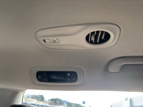 Used 2024 Chrysler Pacifica Touring-L image 32