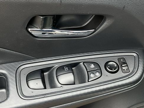 Used 2025 Nissan Versa SV FWD image 14