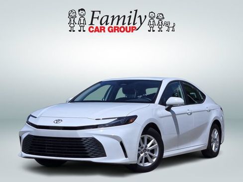 Used 2025 Toyota Camry LE FWD image 1