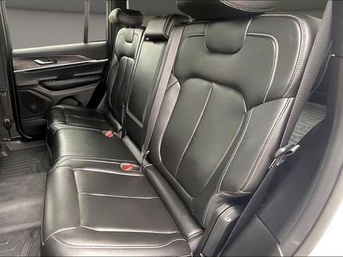 Used 2025 Jeep Grand Cherokee Limited w/ Black Appearance Package AWD/4WD image 24