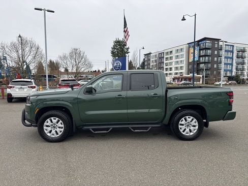 Used 2022 Nissan Frontier SV image 2