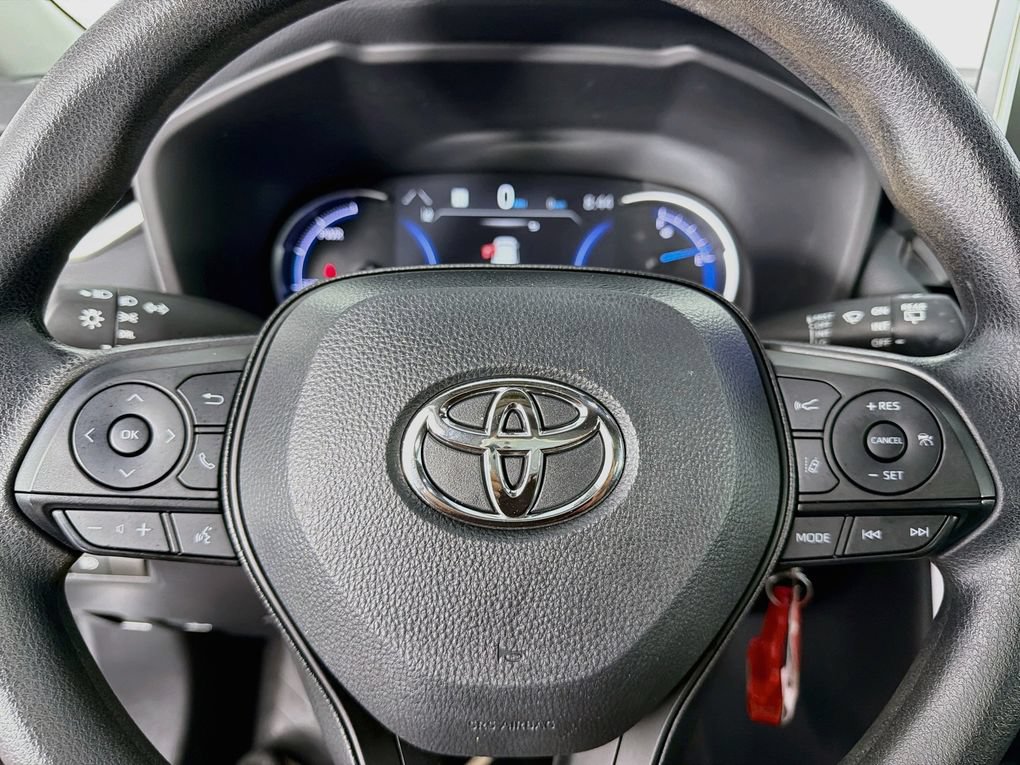 Used 2024 Toyota RAV4 LE AWD/4WD image 16