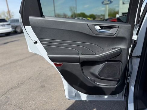 Used 2026 Ford Escape SE w/ Class II Trailer Tow Package FWD image 18