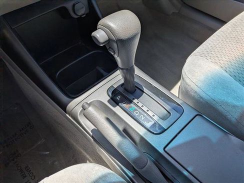 Used 2004 Toyota Camry LE FWD image 12