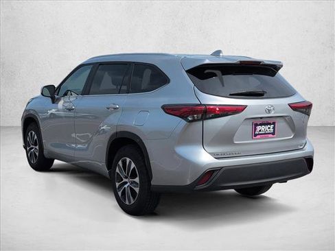 Used 2023 Toyota Highlander XLE image 8
