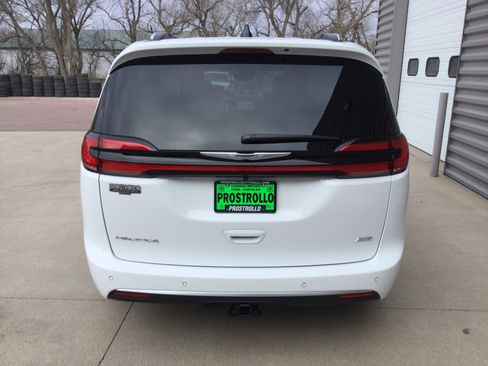 New 2026 Chrysler Pacifica Pinnacle AWD/4WD image 4