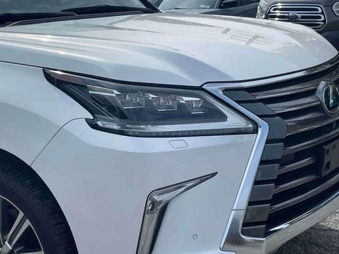 Used 2016 Lexus LX 570 4WD w/ Luxury Package image 12