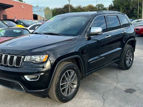 Used 2017 Jeep Grand Cherokee Limited AWD/4WD image 2