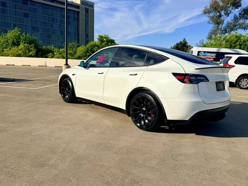 Used 2022 Tesla Model Y Performance AWD/4WD image 3