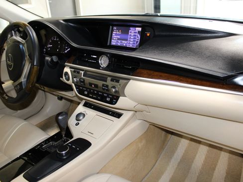 Used 2013 Lexus ES 350 w/ Premium Pkg FWD image 34