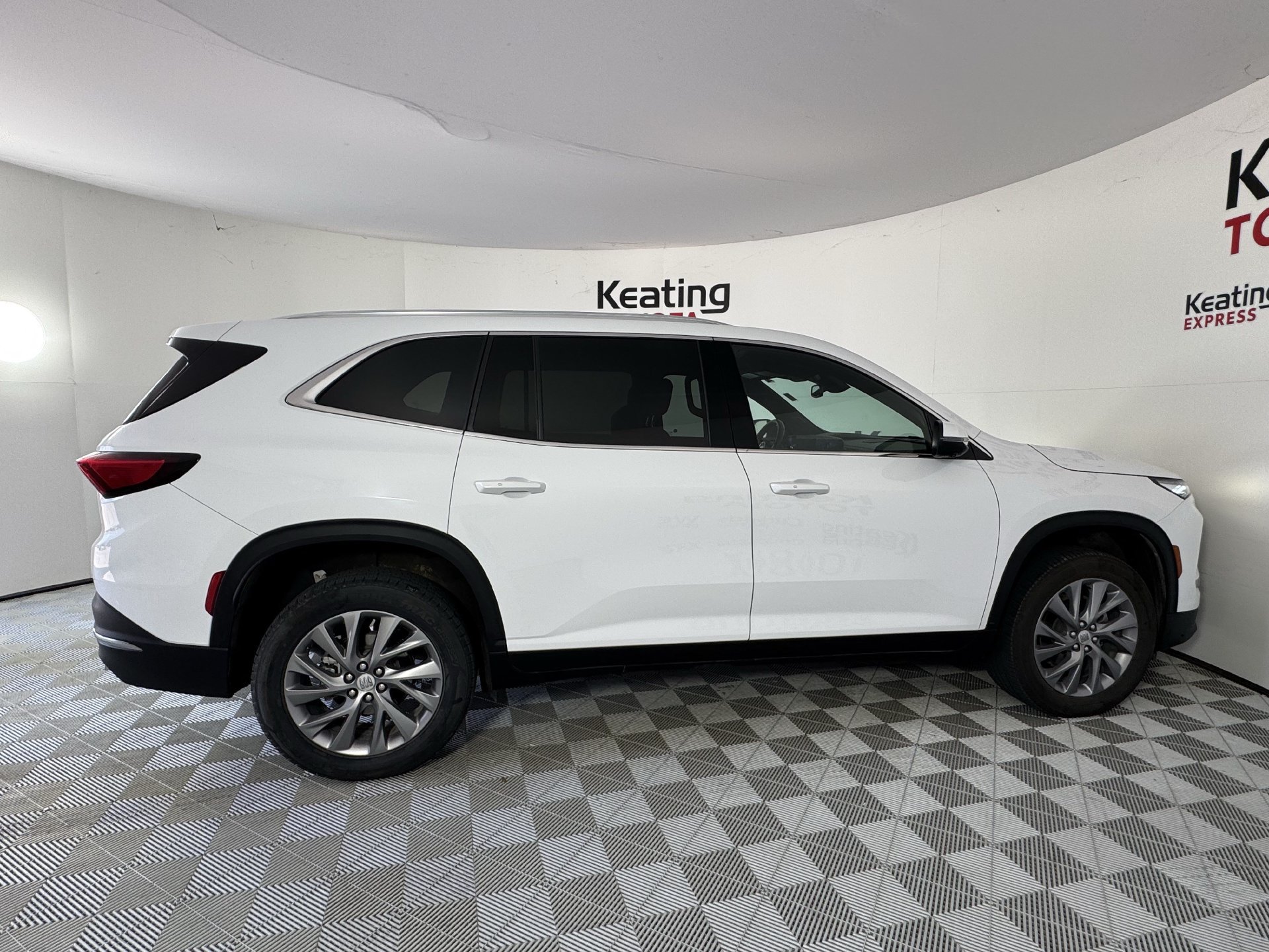 Used 2025 Buick Enclave Preferred AWD/4WD image 4