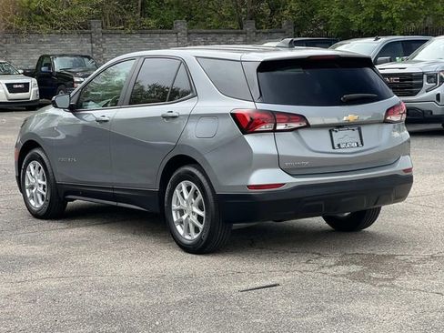 Used 2023 Chevrolet Equinox LS w/ LS Convenience Package FWD image 3
