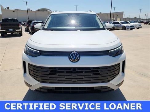 New 2025 Volkswagen Tiguan SE image 9