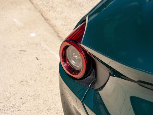 Used 2019 Ferrari Portofino RWD image 18
